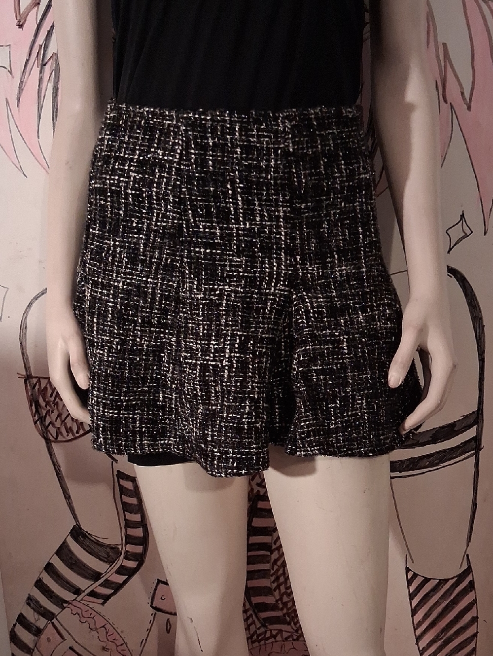 Alice Selectio Shop Black and White High-Waist Tweed Skirt